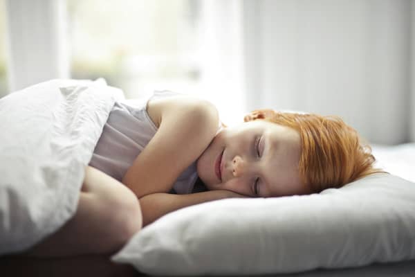 Five ways to get your kids’ sleep back on track after the summer holidays according to a sleep expert. (Photo: Pexels/Andrea Piacquadio)