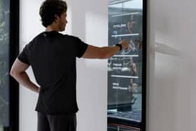 It's a smart mirror that keeps you fit with AI