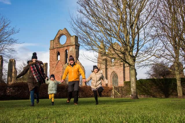 Barry Stuart with his wife Ali and two children Alba (L) and Izzy (R). Pic: Alan Richardson