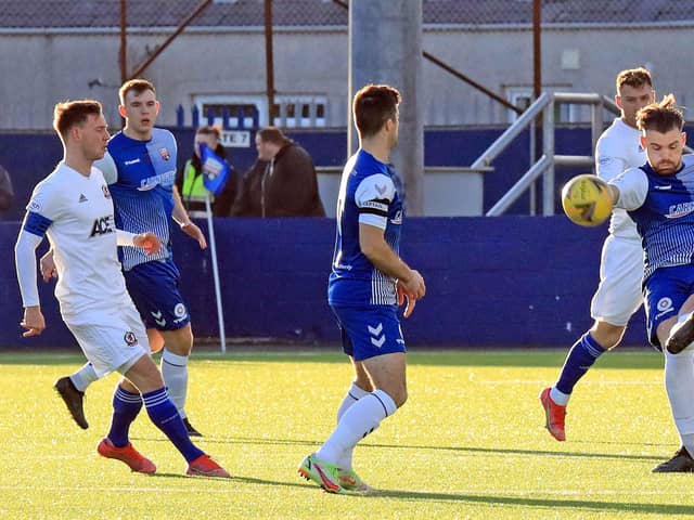 Kerr Waddell clears his lines from defence during the weekend's draw. Pic by Phoenix Photography