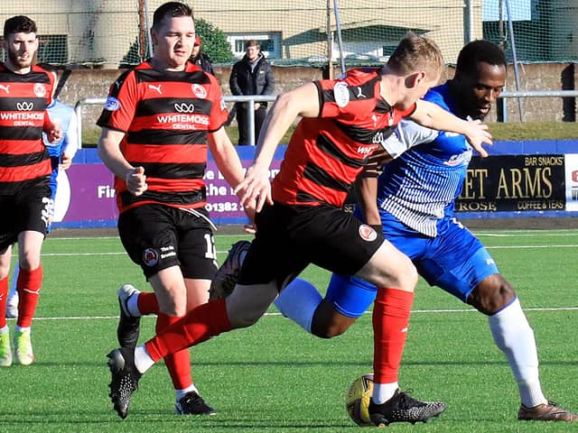 Elijah Simpson breaks forward for Montrose at the weekend. Pic by Phoenix Photography