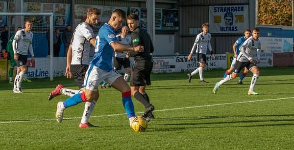 The Forfar backline ensure there's no way through for the Blues. Pic by Bill McCandlish