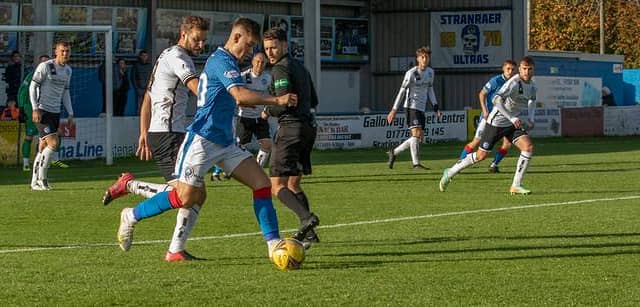 The Forfar backline ensure there's no way through for the Blues. Pic by Bill McCandlish