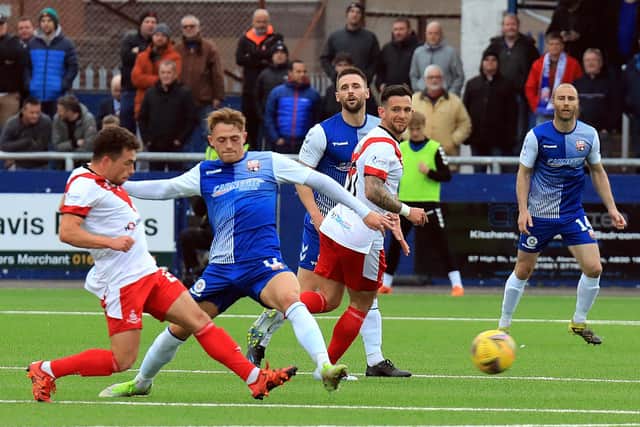 Blair Lyons in the thick of the action for the hosts. Pic by Phoenix Photography