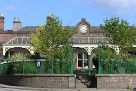 Liam Kerr has requested a site meeting with transport minister Jenny Gilruth and councillors to discuss funding sources for the Caledonian Railway’s proposals.