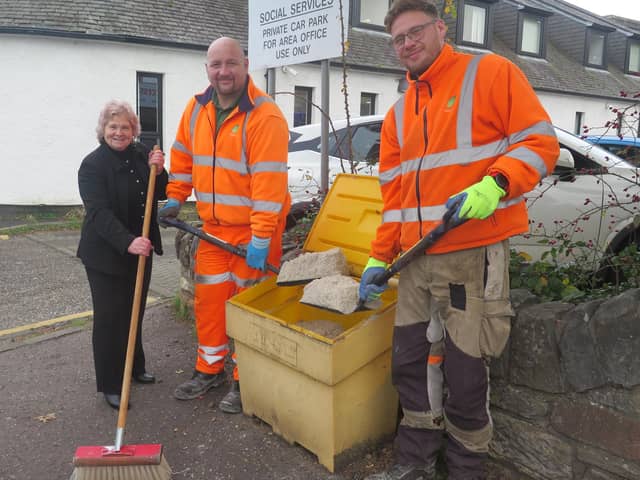 Dianne Alexander with road crew members David Scott and Allan Cleary.
