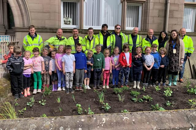 Volunteers from the SSEN/Balfour Beatty team with Andover pupils.
