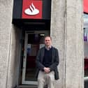 ​Stephen Gethins met with bank representatives in Arbroath.