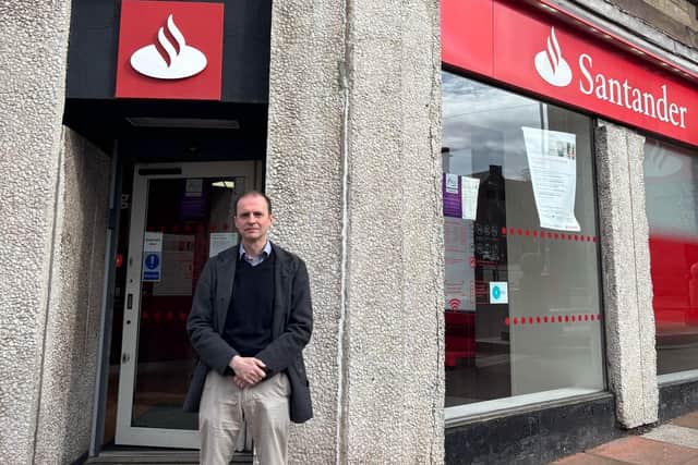 ​Stephen Gethins met with bank representatives in Arbroath.