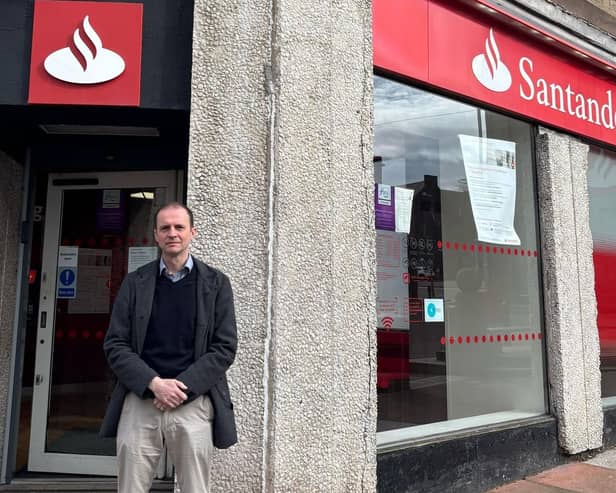 ​Stephen Gethins met with bank representatives in Arbroath.