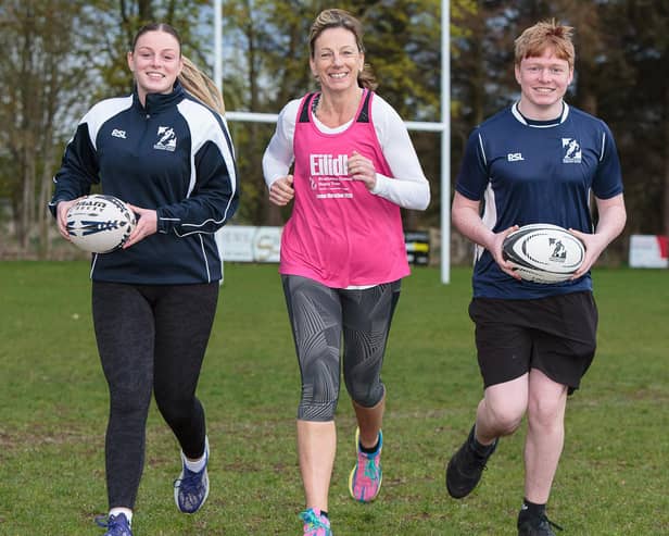 Eilidh getting in one of her final training runs for Sunday’s London Marathon, supported by Ishbel and Ruaridh. (Pic: Alan S. Morrison)