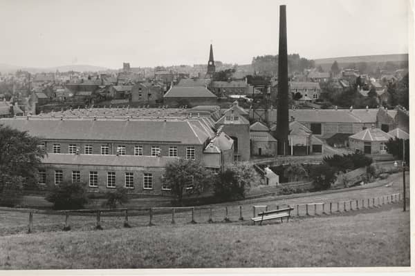 There are no details on the back of this photograph of Kirriemuir in what one might call its heyday of industrial years, producing jute products, and later synthetic yarn.