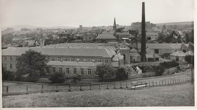 There are no details on the back of this photograph of Kirriemuir in what one might call its heyday of industrial years, producing jute products, and later synthetic yarn.