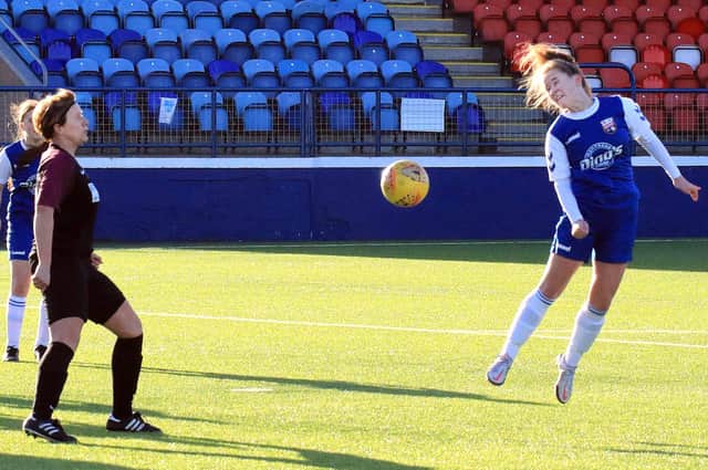 Flo Bruce clears hers lines for Montrose. Pic by Phoenix Photography